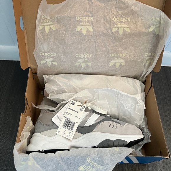 NIB Adidas Retropy F90 - Picture 4 of 4